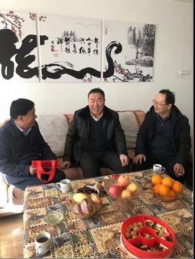 敦煌種業(yè)領(lǐng)導(dǎo)看望慰問公司老干部、老黨員及困難黨員職工