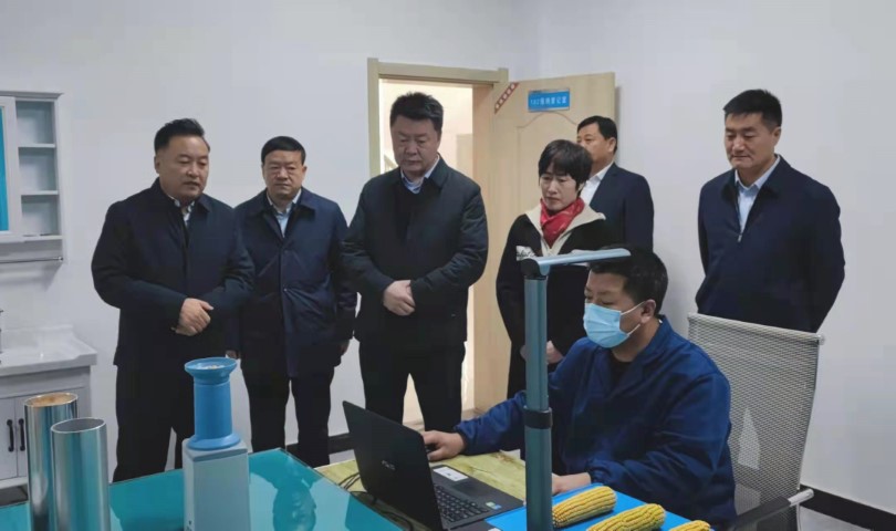 酒泉市政府黨組成員、副市長哈里別克來敦煌種業(yè)調(diào)研指導工作